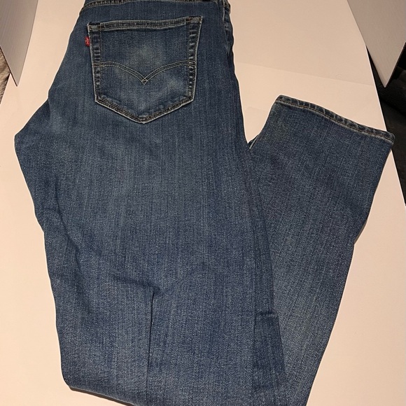 3 Levi Jeans - Picture 3 of 5